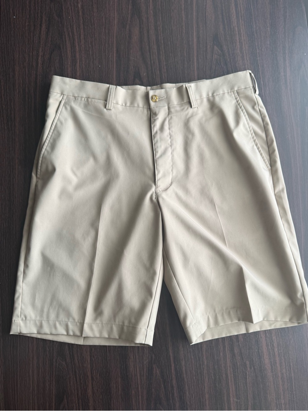 PGA TOUR Men's Golf Shorts Size 34 Beige Herringbone Polyester Flat Front
